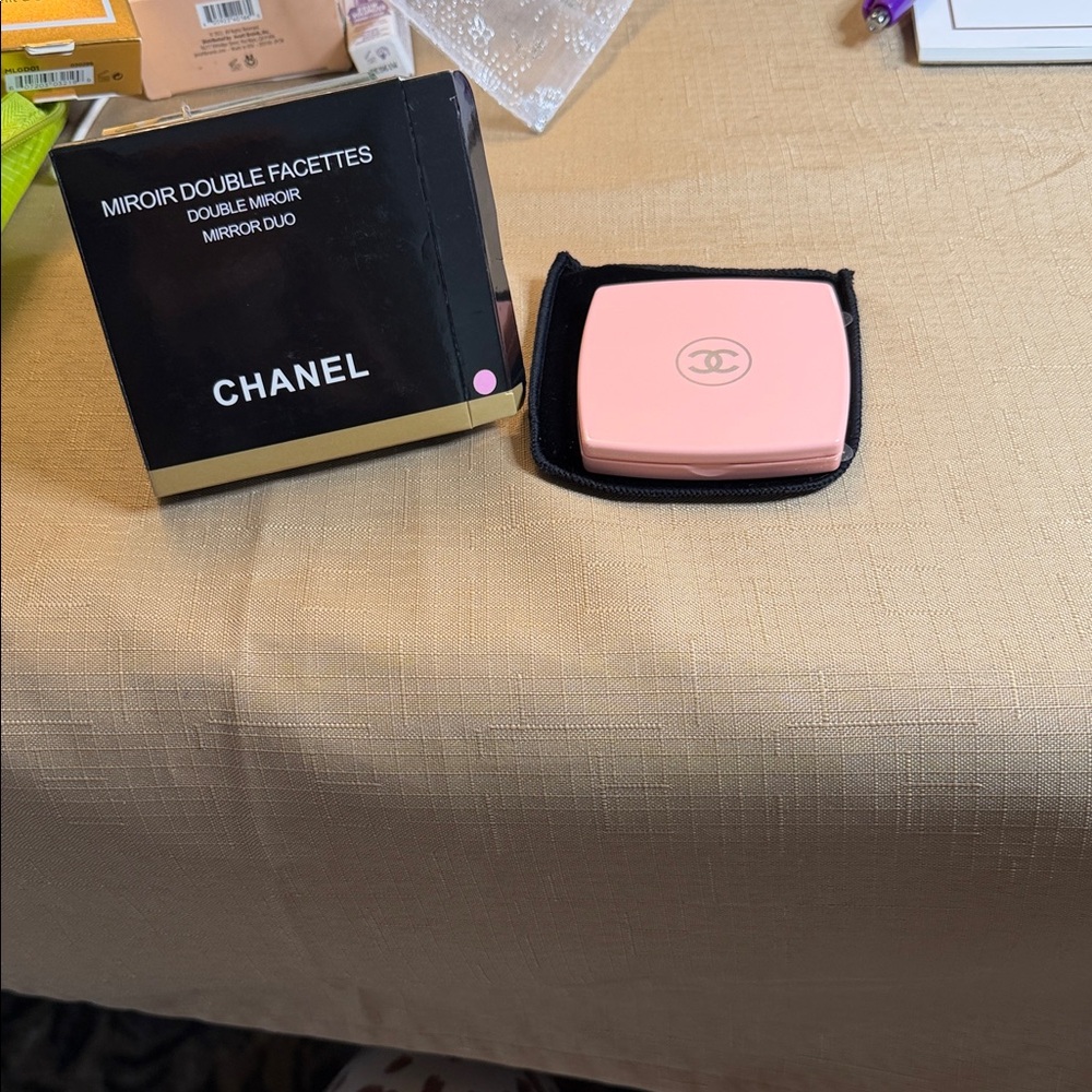 CHANEL Soft Pink Mirror Duo